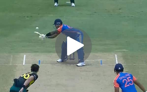 [Watch] Starc's Perfect Plan Pays Off As SKY Gets Trapped With A Needless Hit During IND Vs AUS